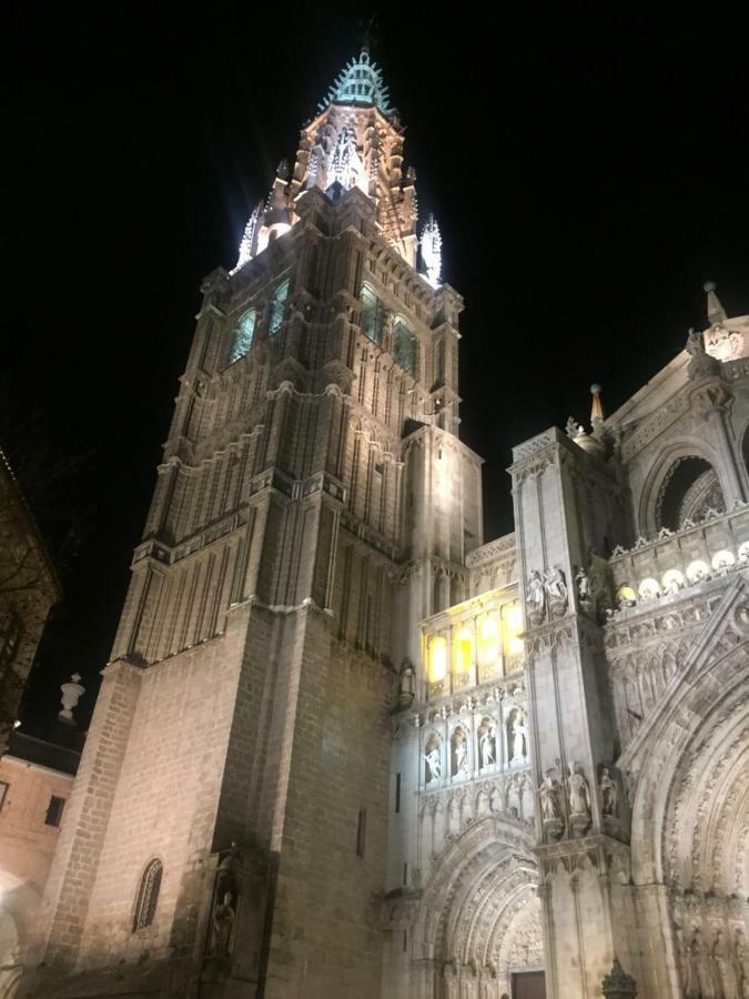Apartamentos Catedral Escalinata Toledo Exterior photo